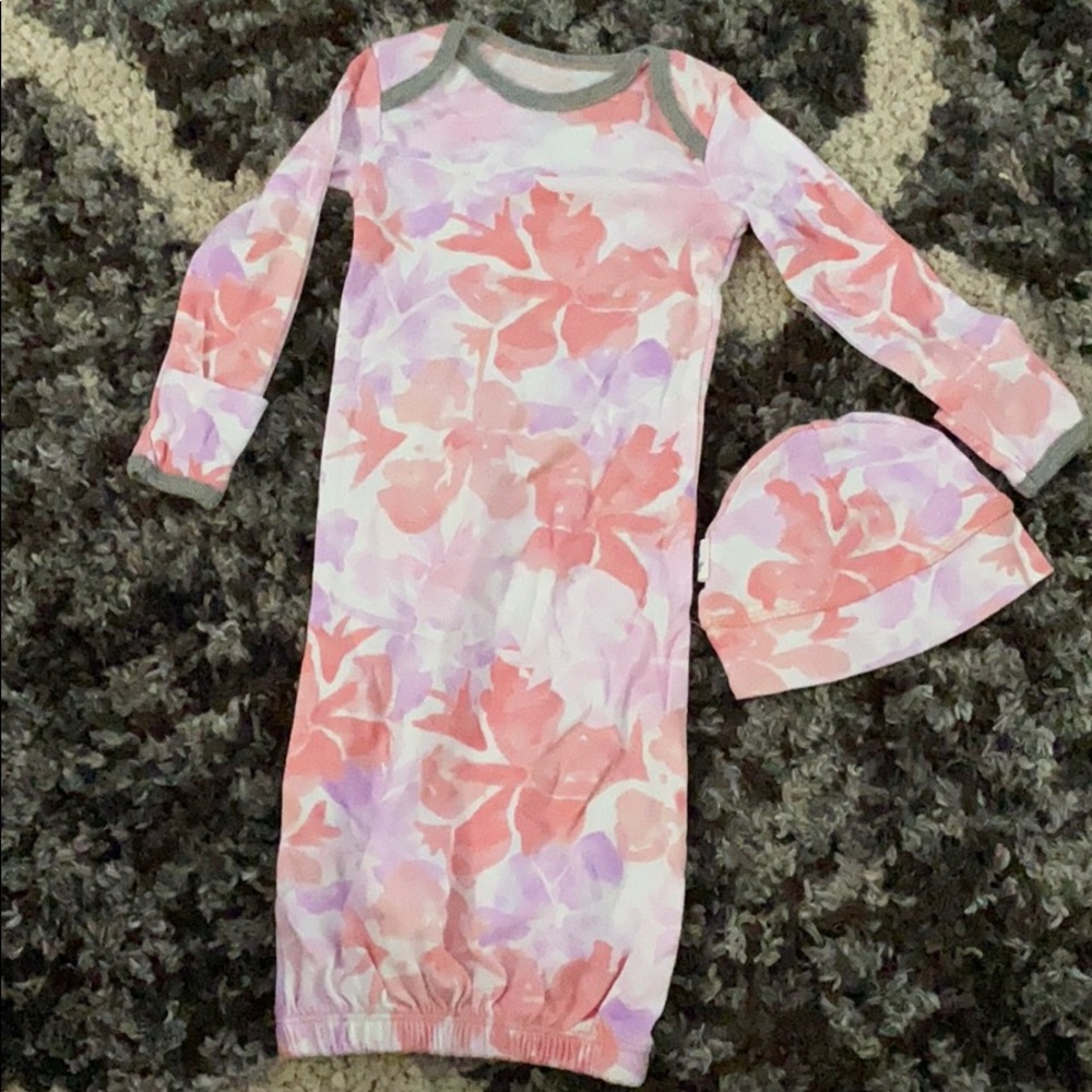 Burt’s Bees baby gown and hat- SIZE 0-6 months
